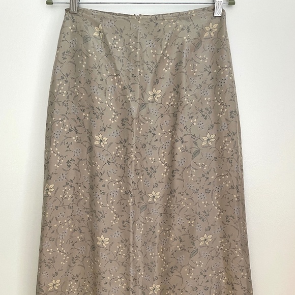 Silk skirt size 6 - Picture 2 of 4